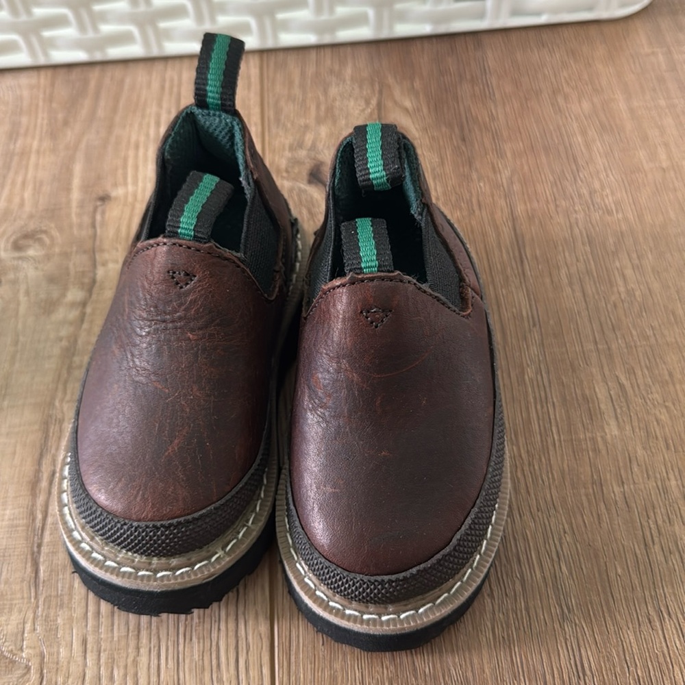 Georgia giant baby boots size 4. Excellent condition-only worn once.